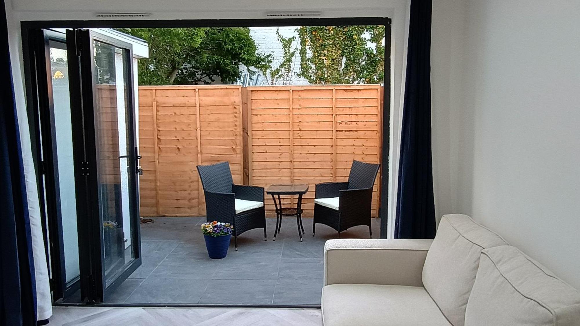 London Studios And Suites Harrow Esterno foto