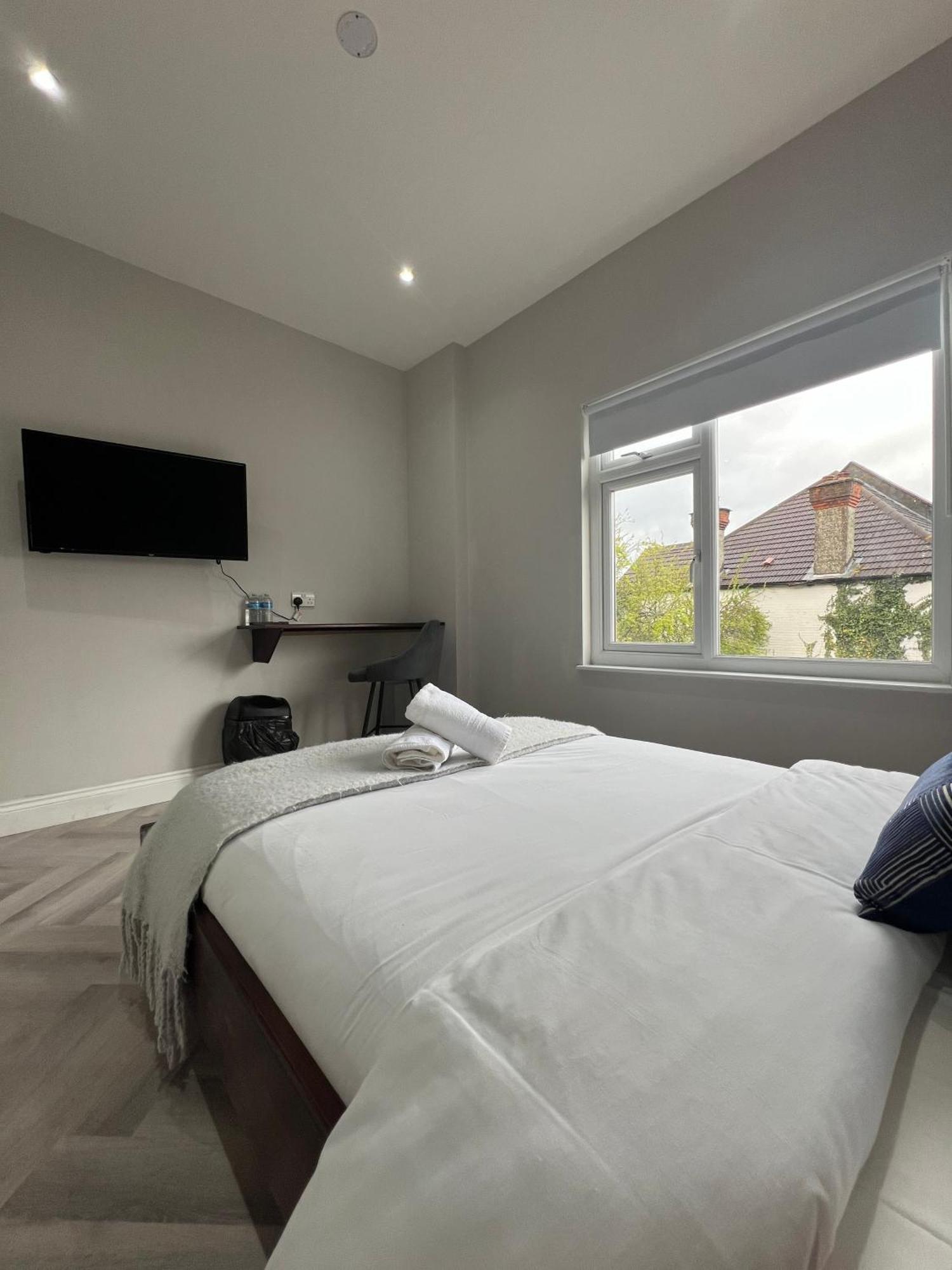 London Studios And Suites Harrow Esterno foto