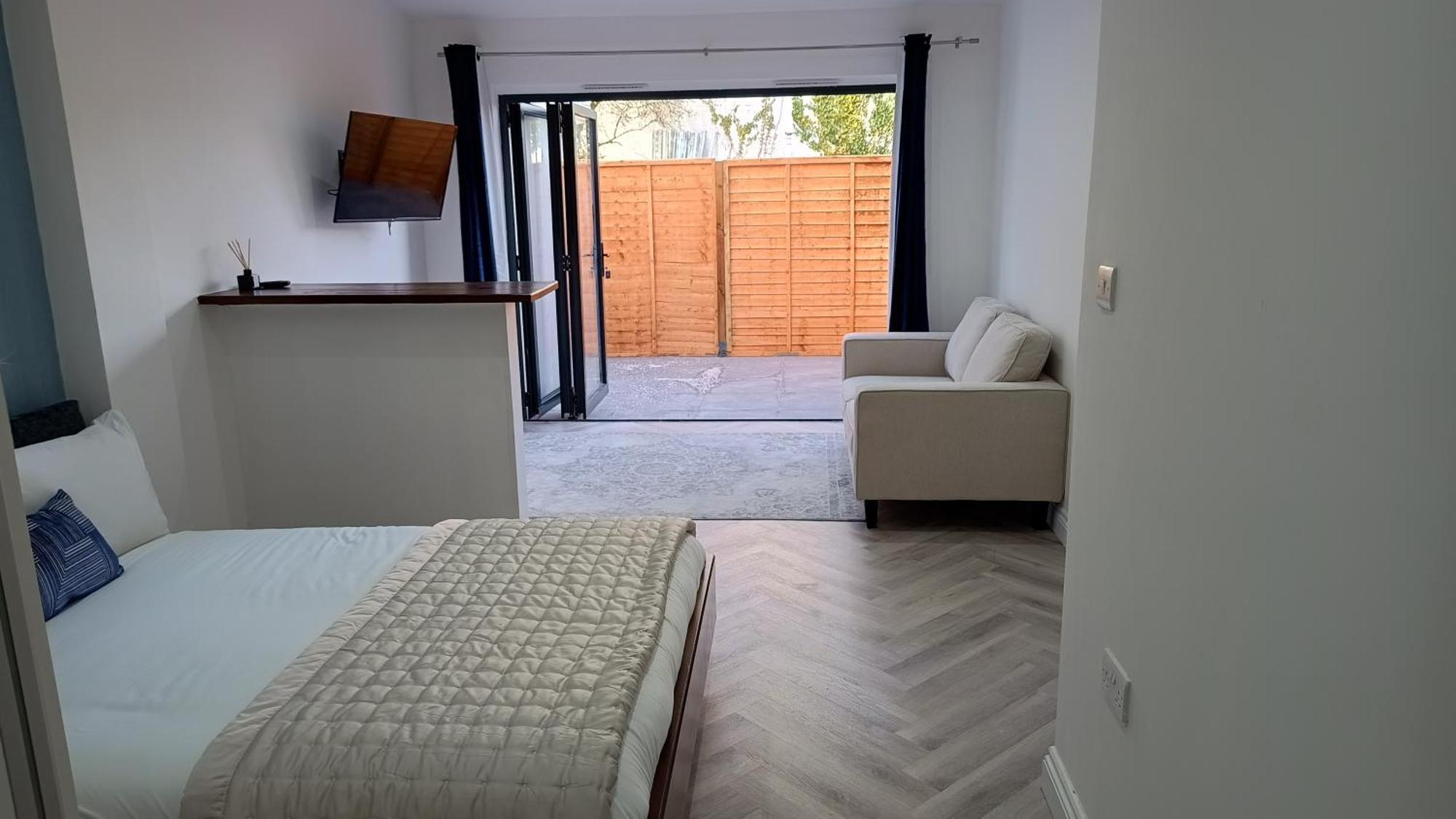 London Studios And Suites Harrow Esterno foto