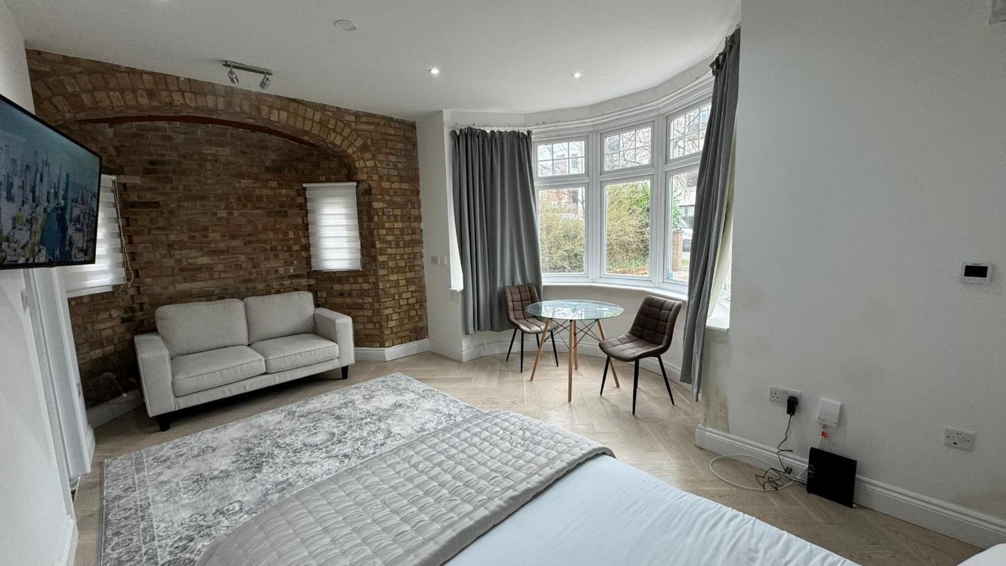 London Studios And Suites Harrow Esterno foto