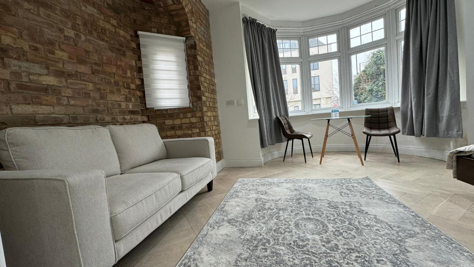 London Studios And Suites Harrow Esterno foto
