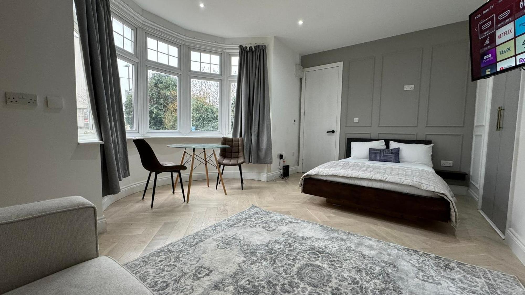 London Studios And Suites Harrow Esterno foto