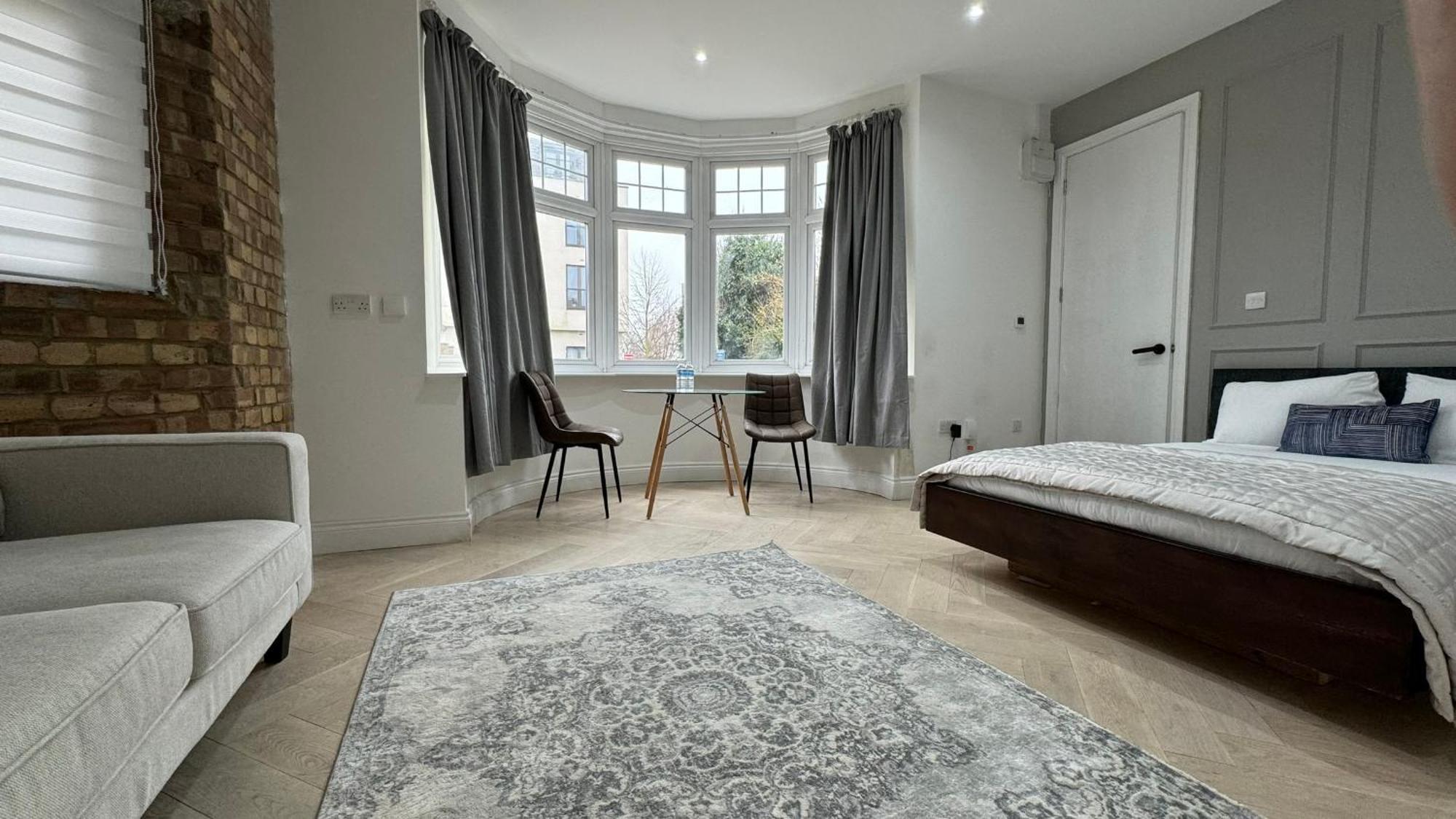 London Studios And Suites Harrow Esterno foto