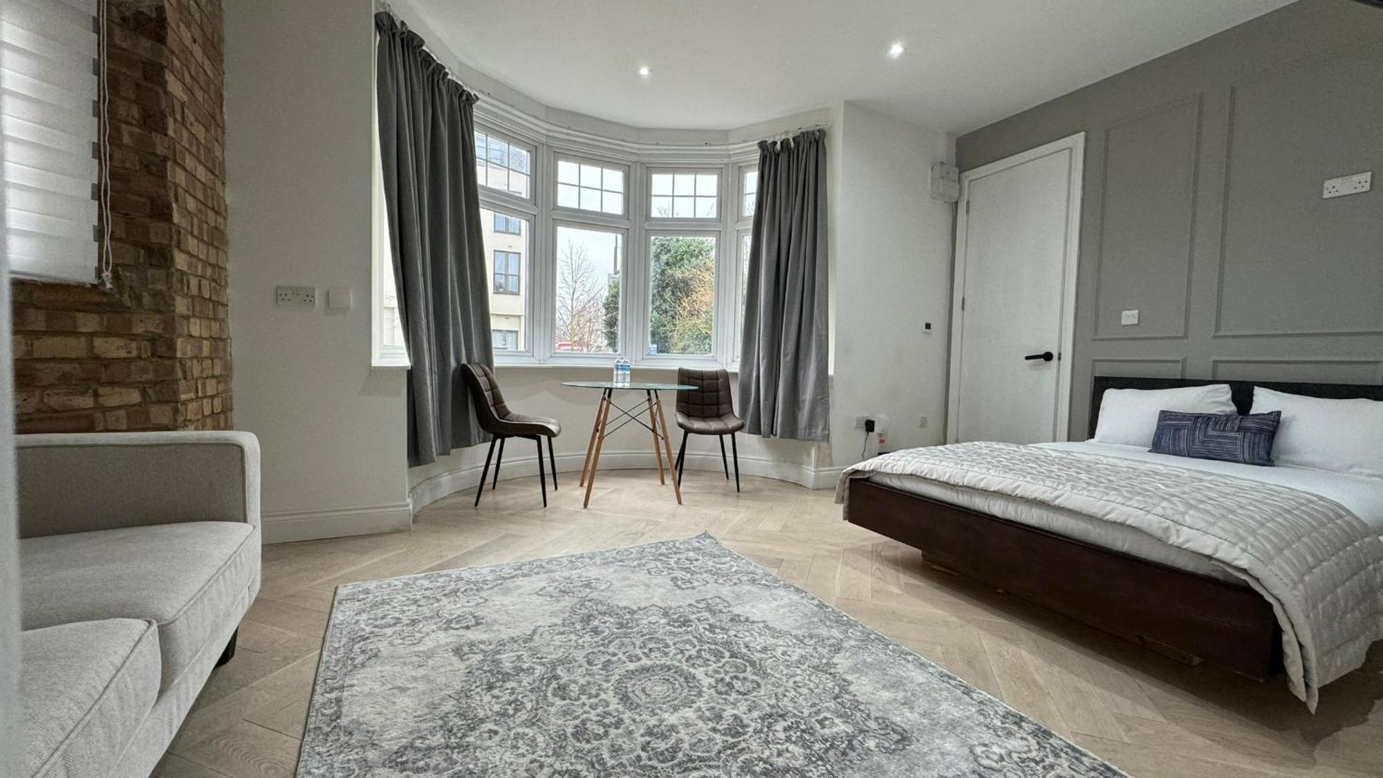 London Studios And Suites Harrow Esterno foto