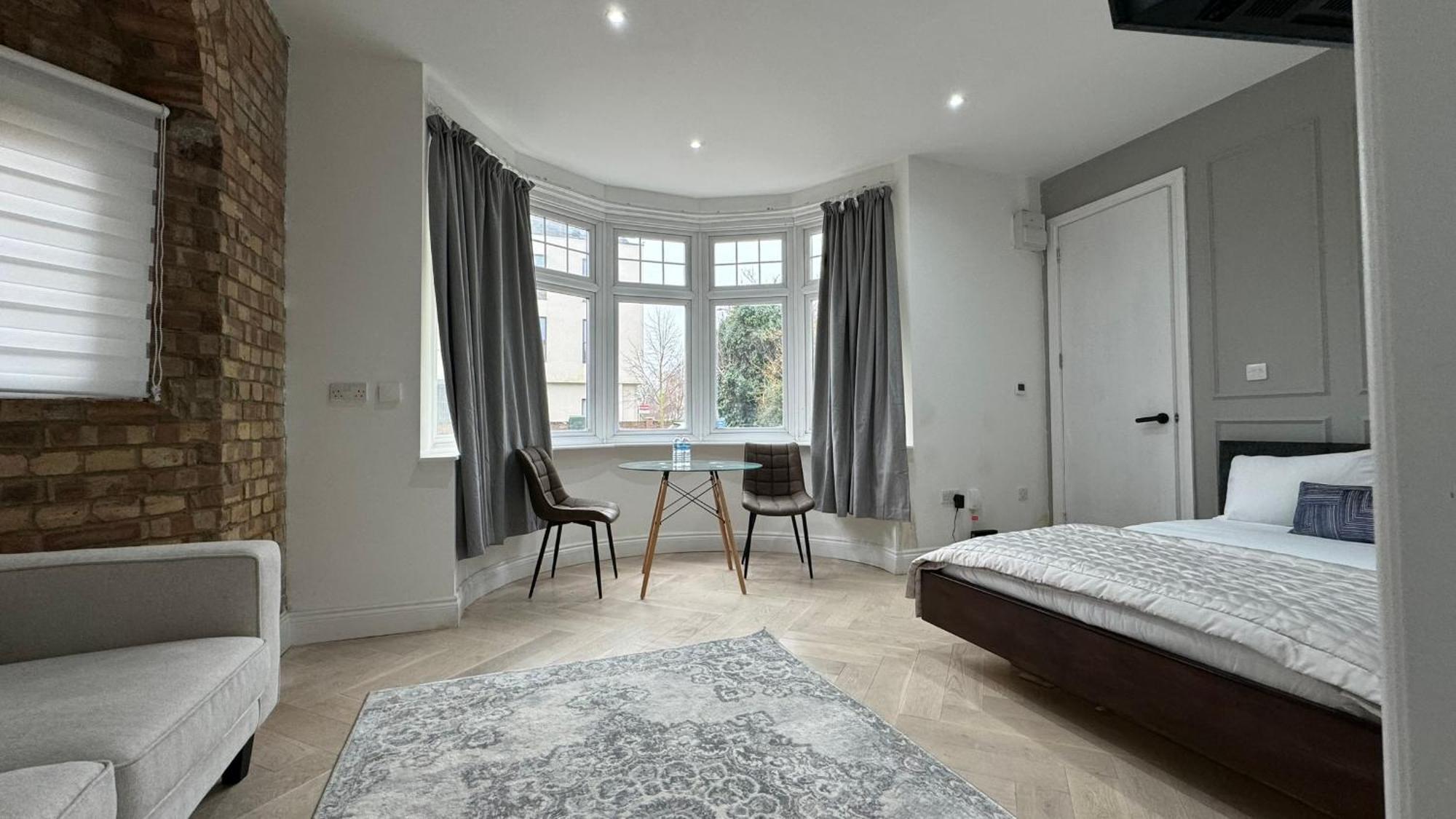 London Studios And Suites Harrow Esterno foto