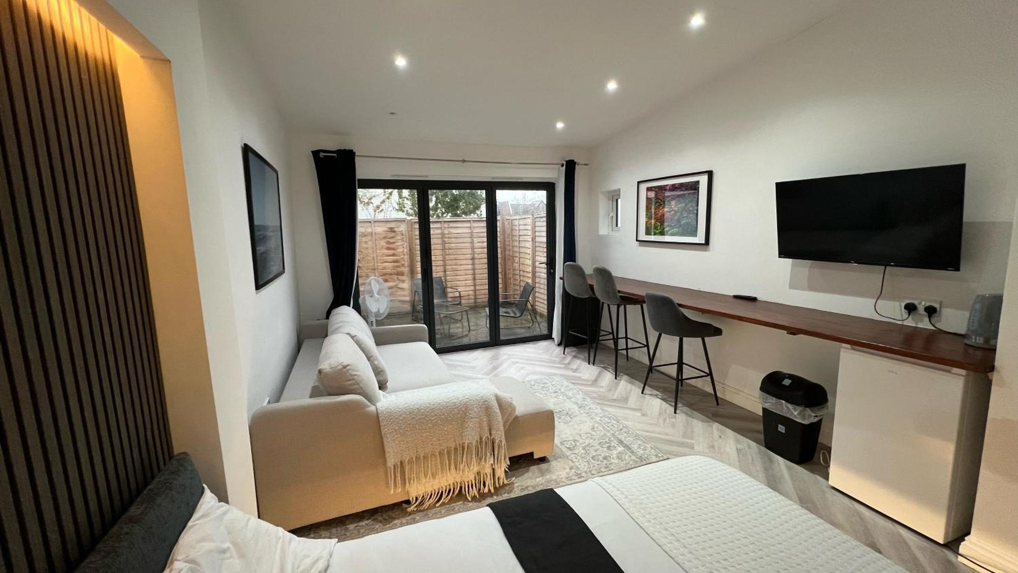 London Studios And Suites Harrow Esterno foto